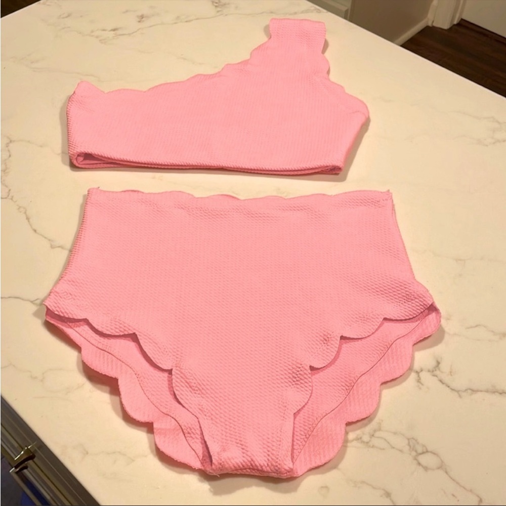 SHEIN pink bikini with single shoulder strap top and high waisted bottom. 👙